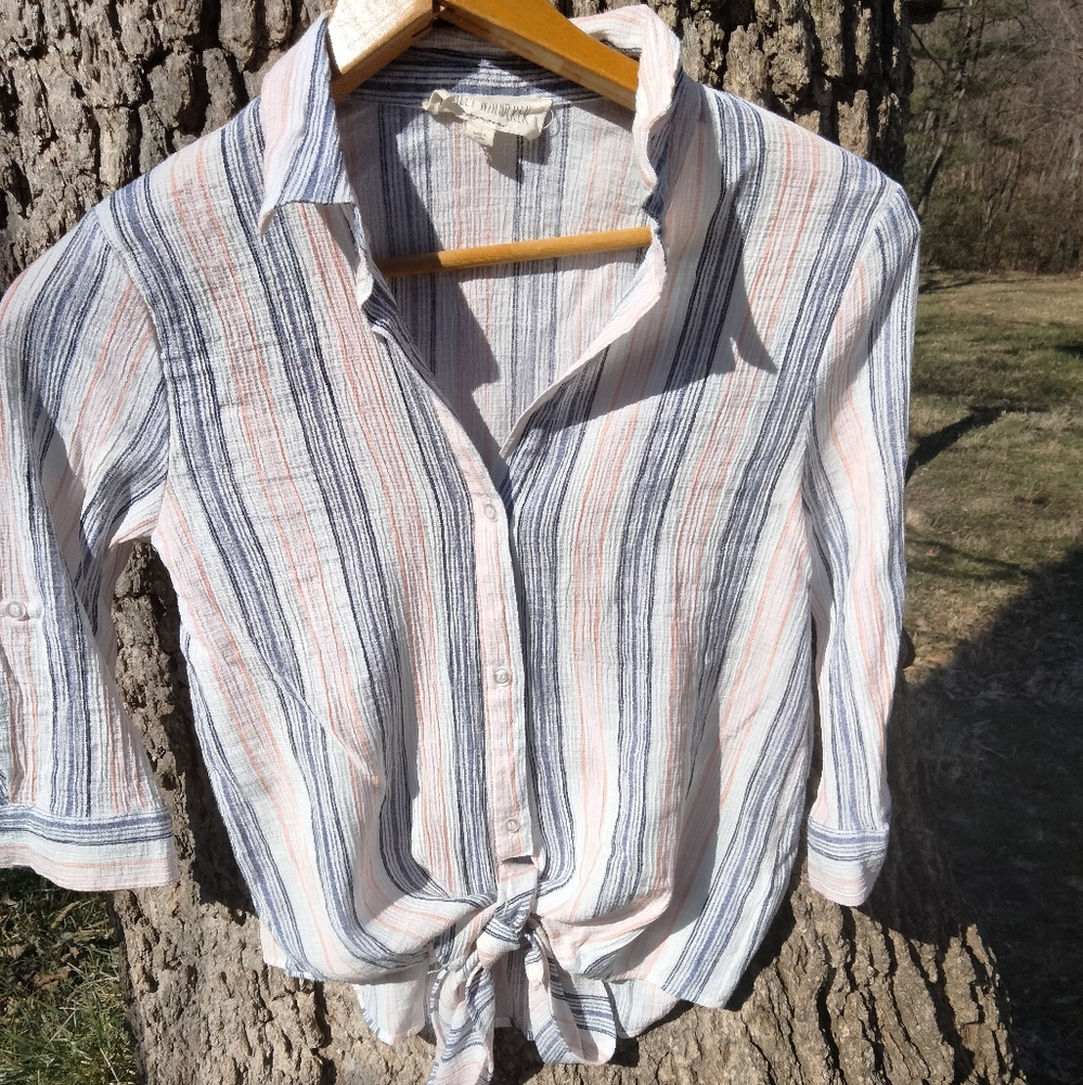 Sweet Wanderer front tie blouse in size S